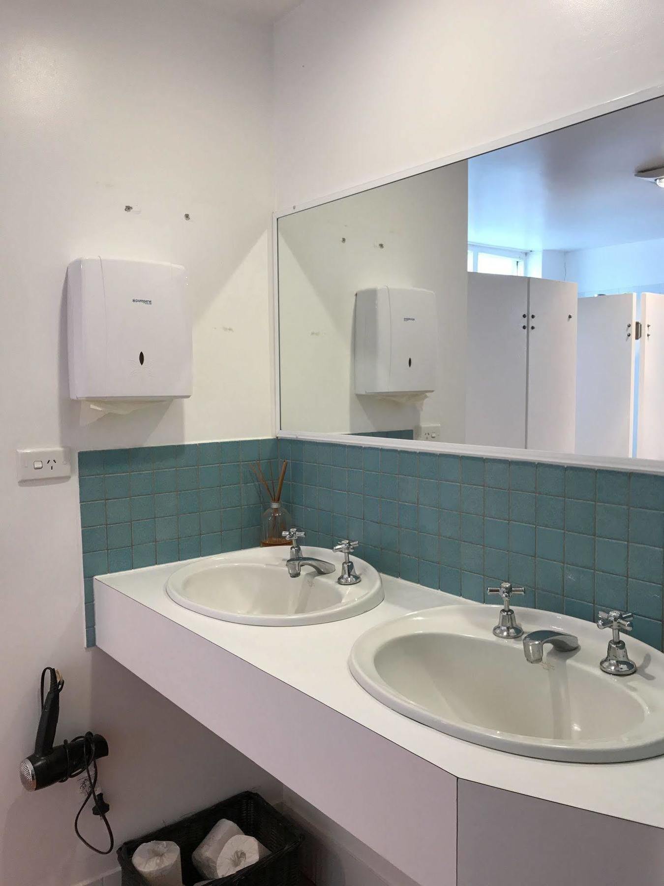 Caledonian Inn Роб Экстерьер фото